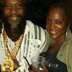 Meet your Posher, Vicky